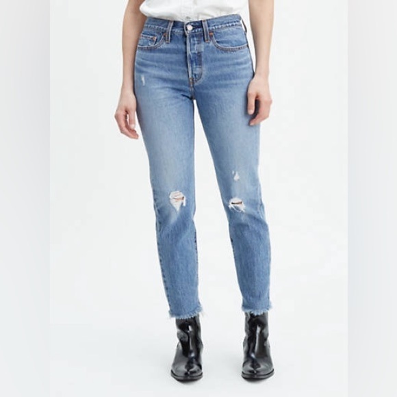 Levi's Women's Wedgie Fit Ankle Jeans - Picture 5 of 15